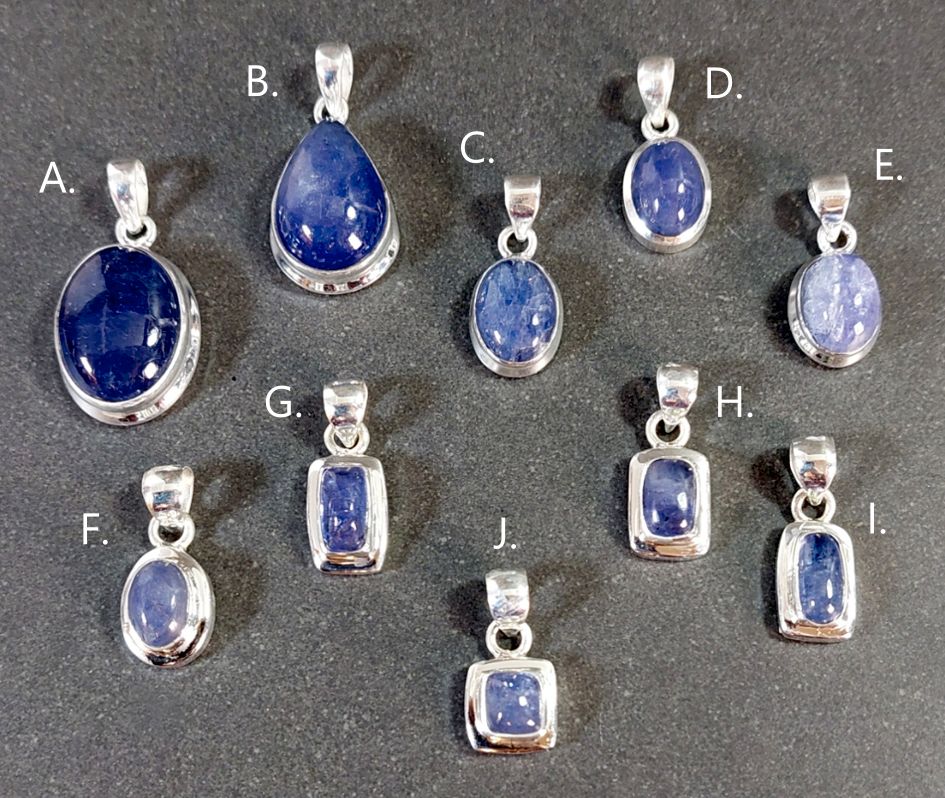 Tanzanit Hängen Cabochon i Äkta Silver