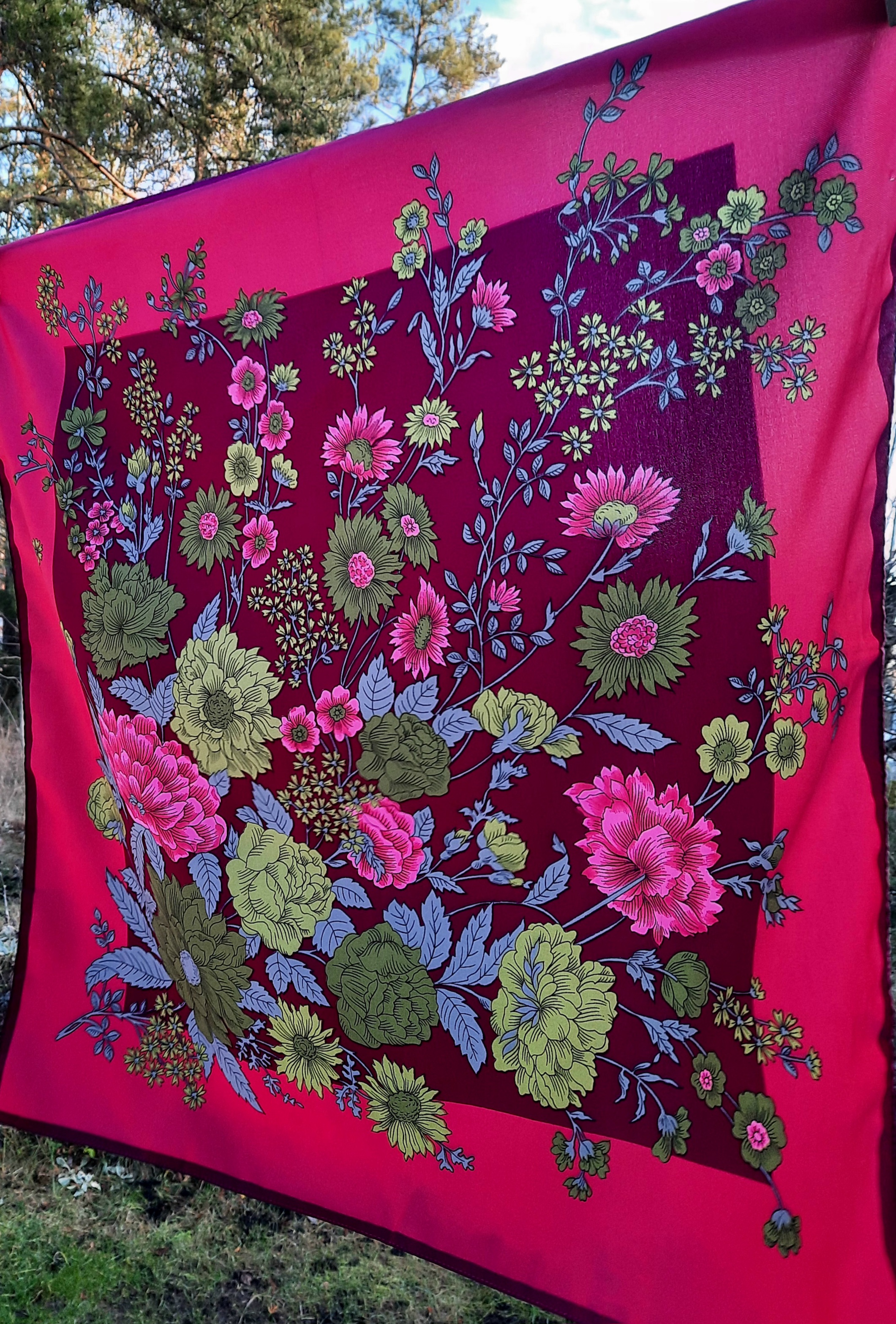 Vinröd scarf med blommor, Secondhand - 4