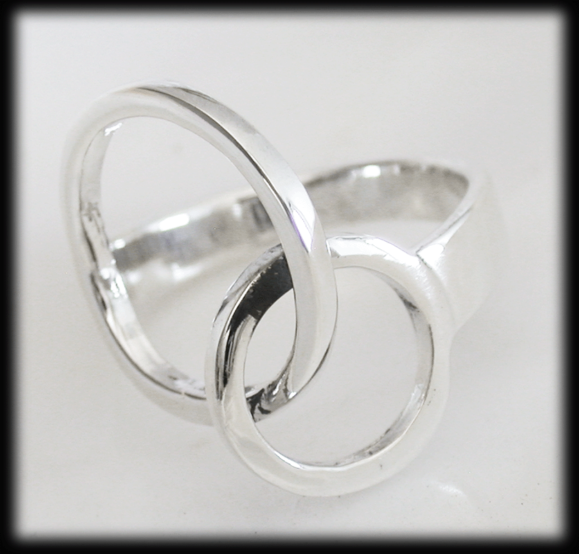 En mycket trendig ring i Äkta silver. - 2