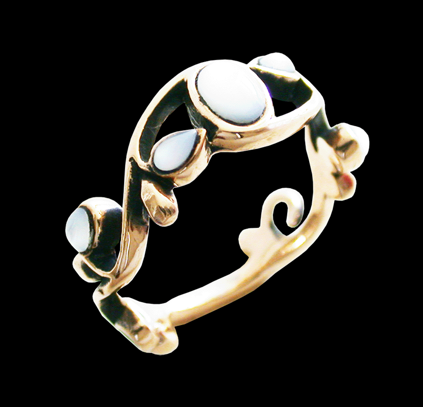 Urläcker brons ring med pärlemor.