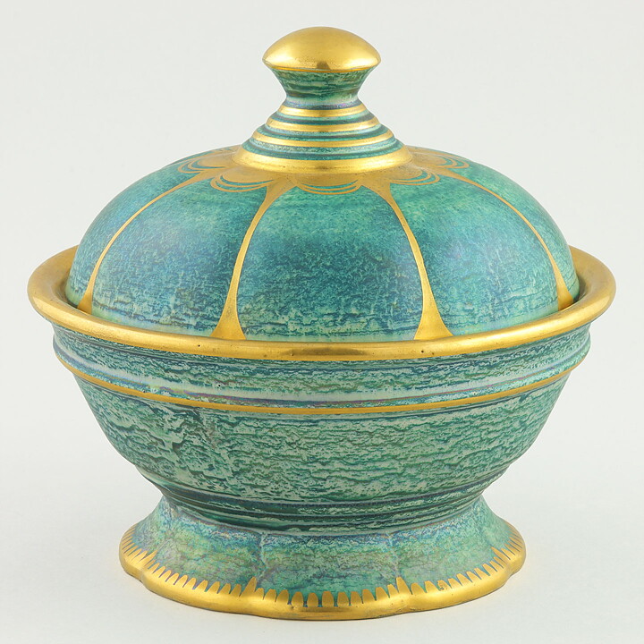 ジョセフ・エクベル  緑色の容器  17cm  1920年代