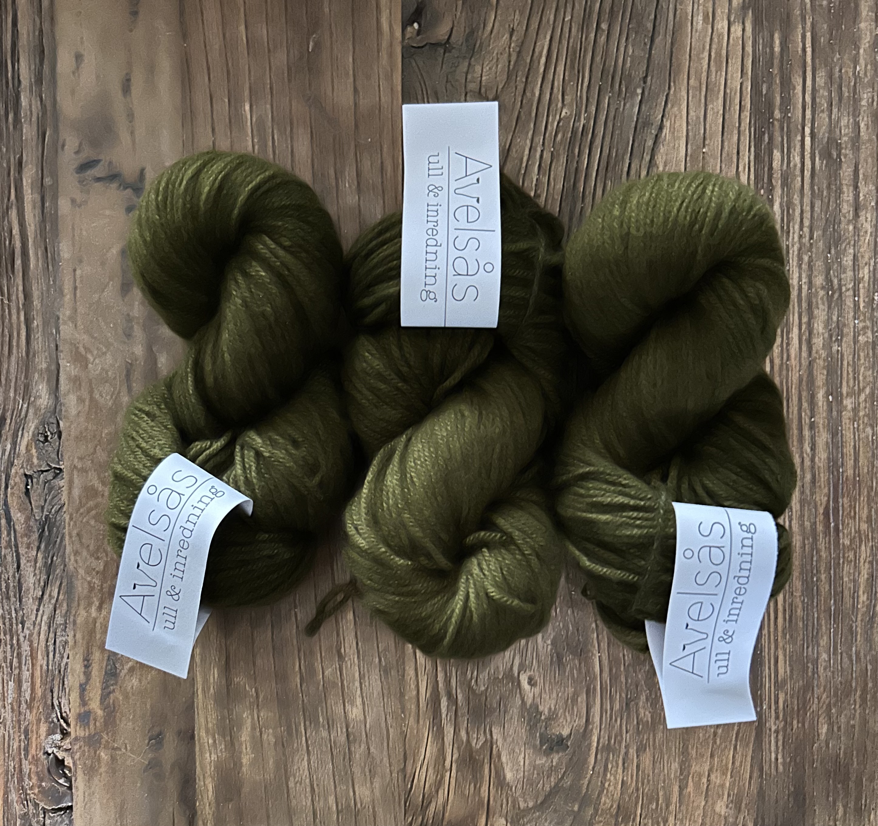 Dark olive 3-ply Jämtland yarn