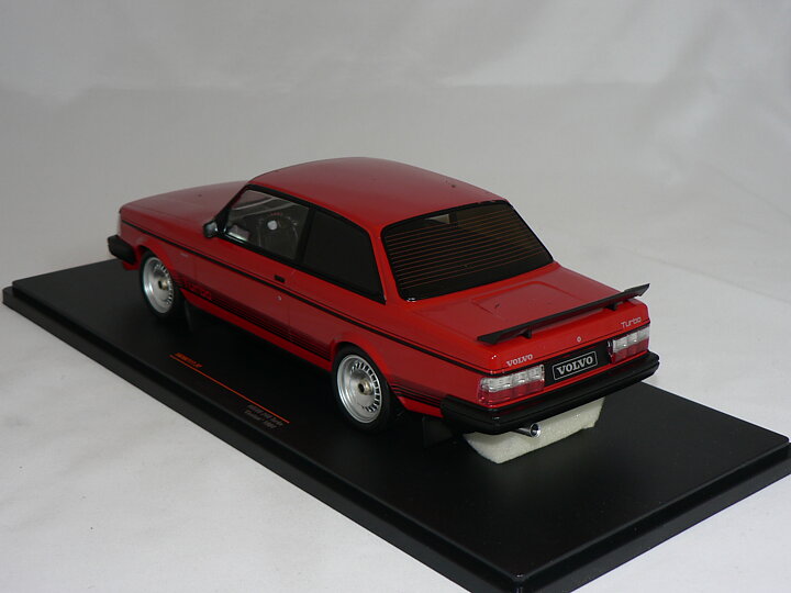 Volvo 240 Turbo  1987 Custom  1:18  IXO