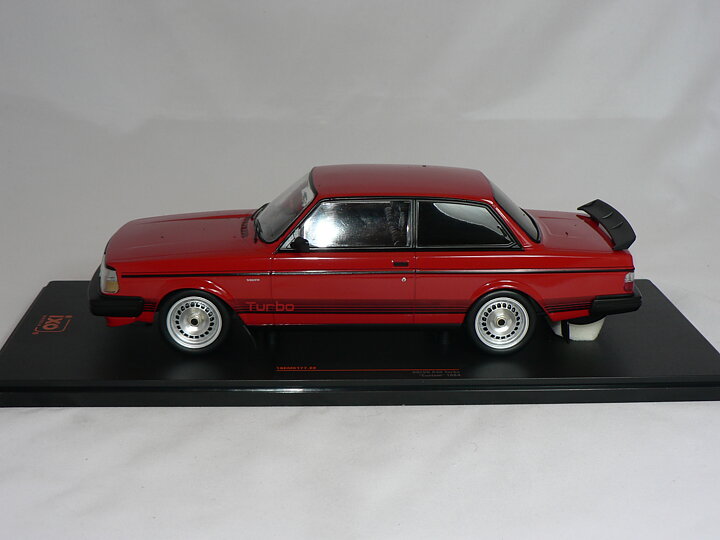 Volvo 240 Turbo  1987 Custom  1:18  IXO