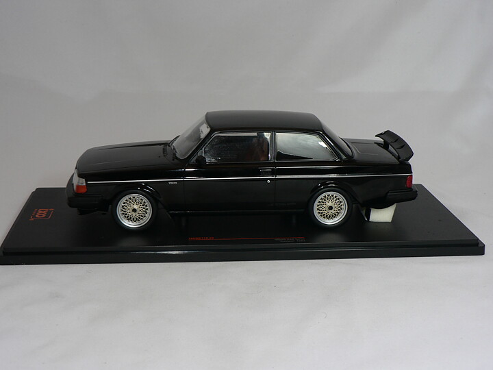 Volvo 240 Turbo  1988 Custom  1:18  IXO