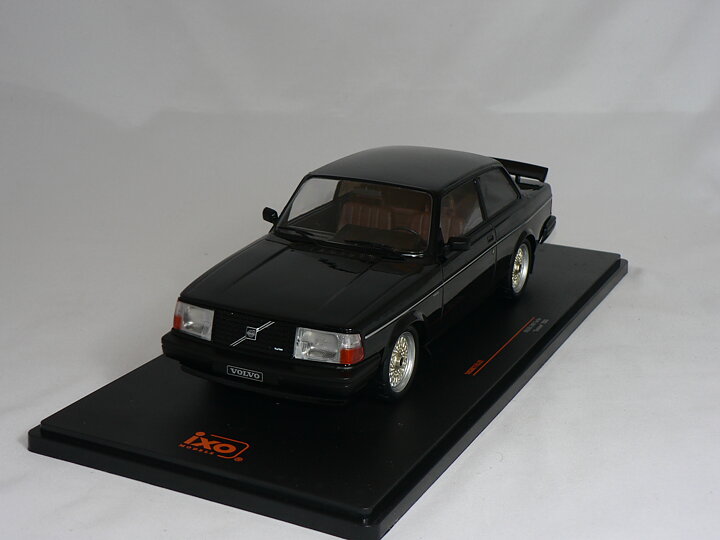 Volvo 240 Turbo  1988 Custom  1:18  IXO