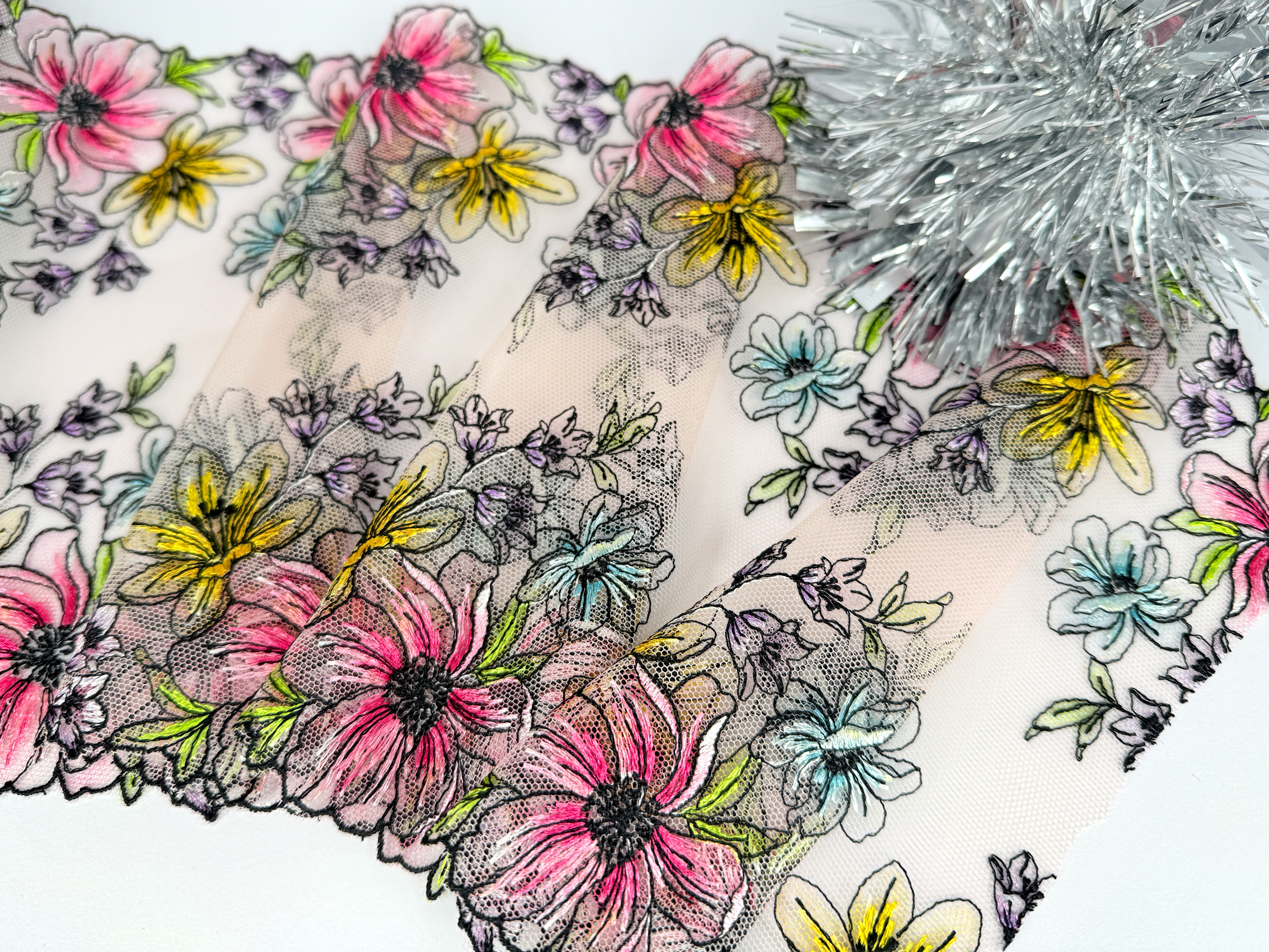Blommig flerfärgad broderad stum spets - 21 cm - 2