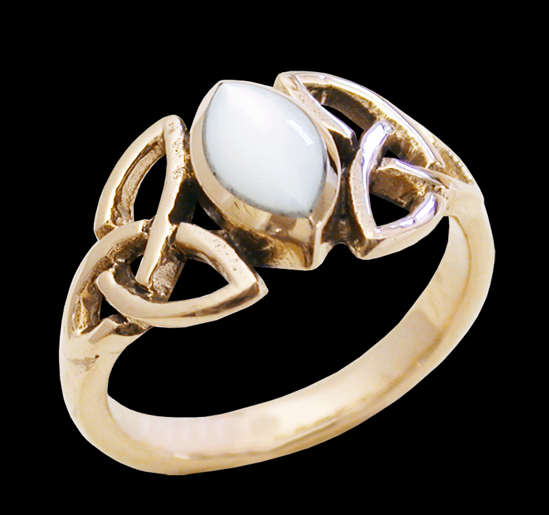 Keltisk ring i brons med Pärlemor.