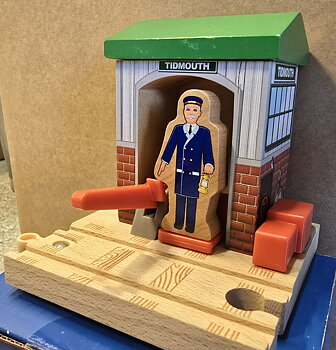 Thomas Tidmouth signalhus m bom (tretog)