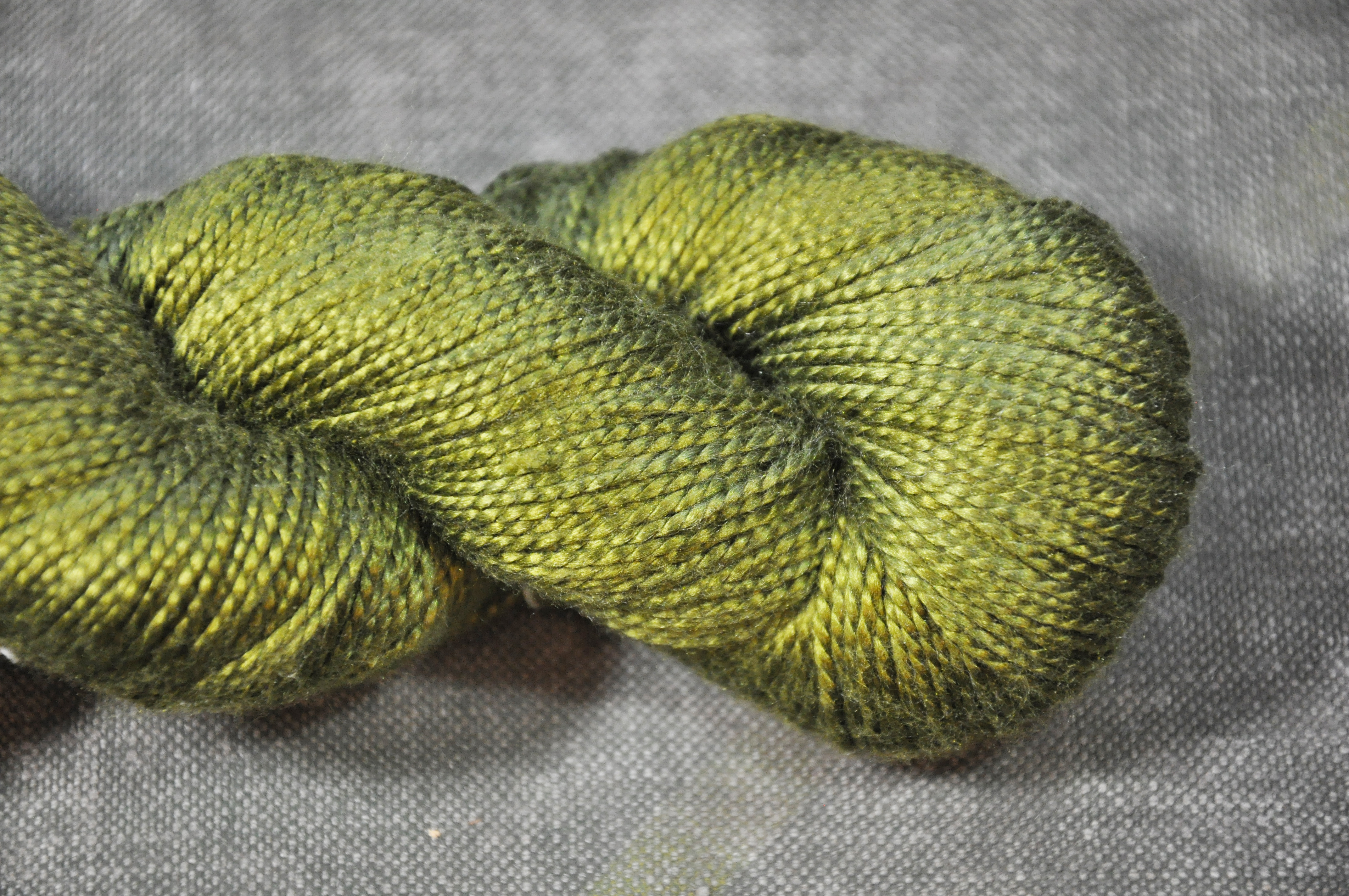 Mullbärssilke, Hunter