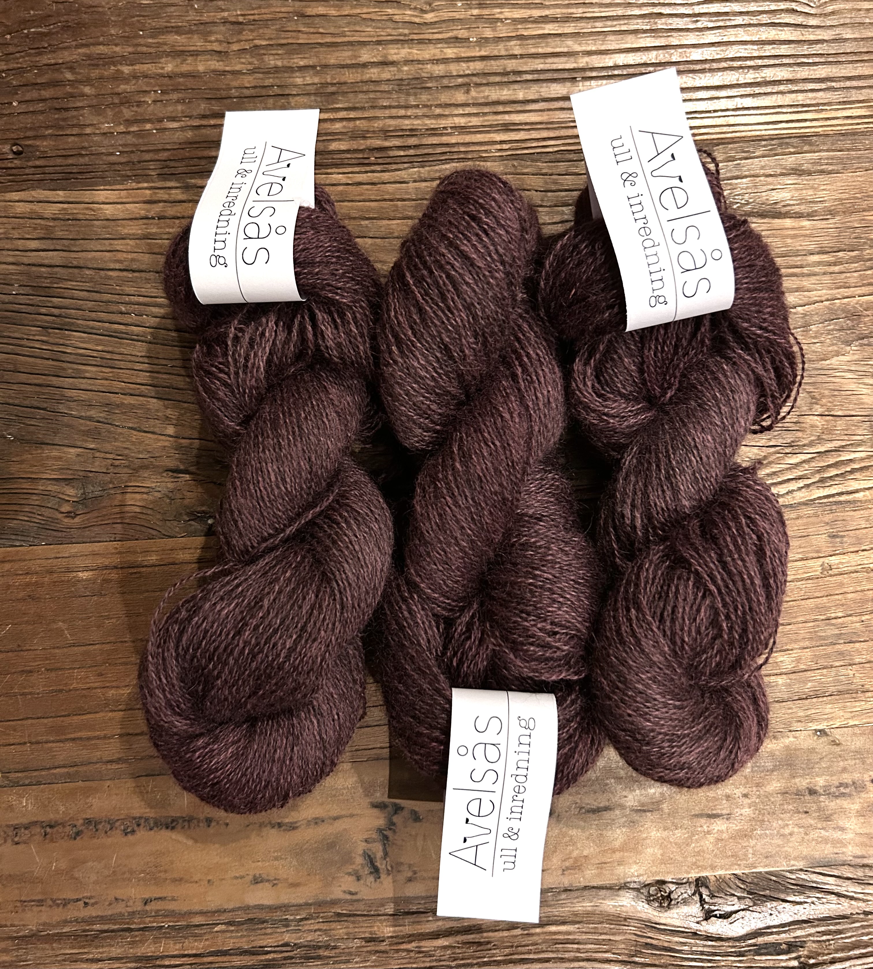 Red cabbage 2-ply Gotland lambswool yarn