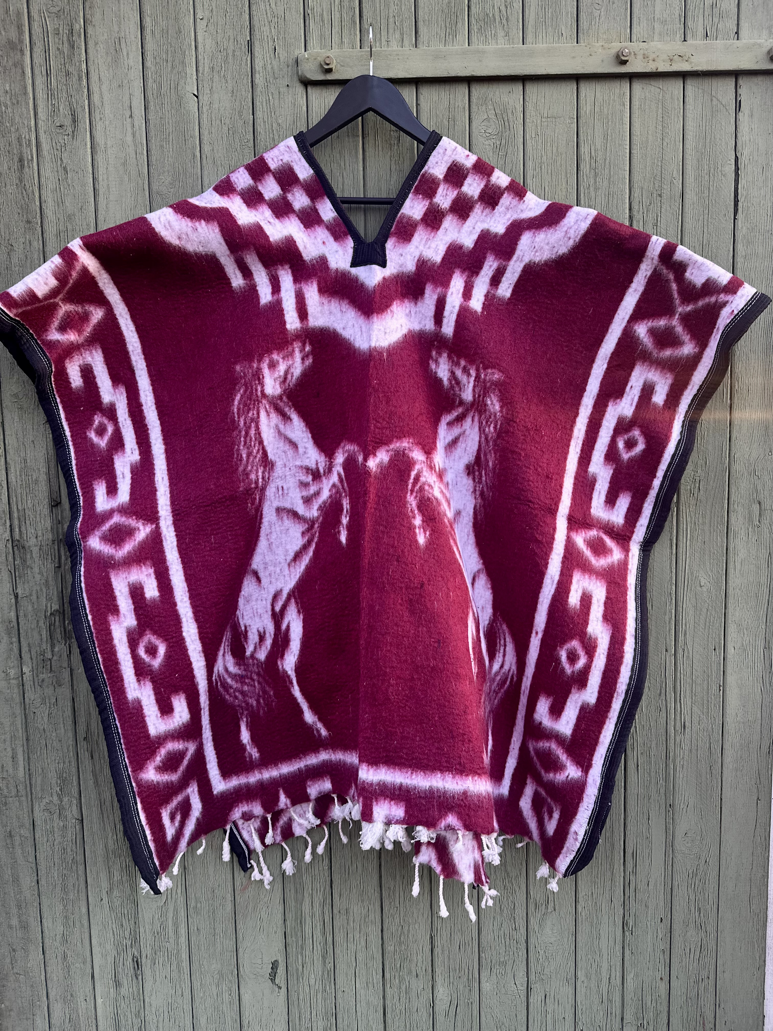 Poncho hästar och boots vinröd 