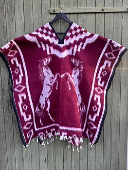 Poncho hästar och boots vinröd 
