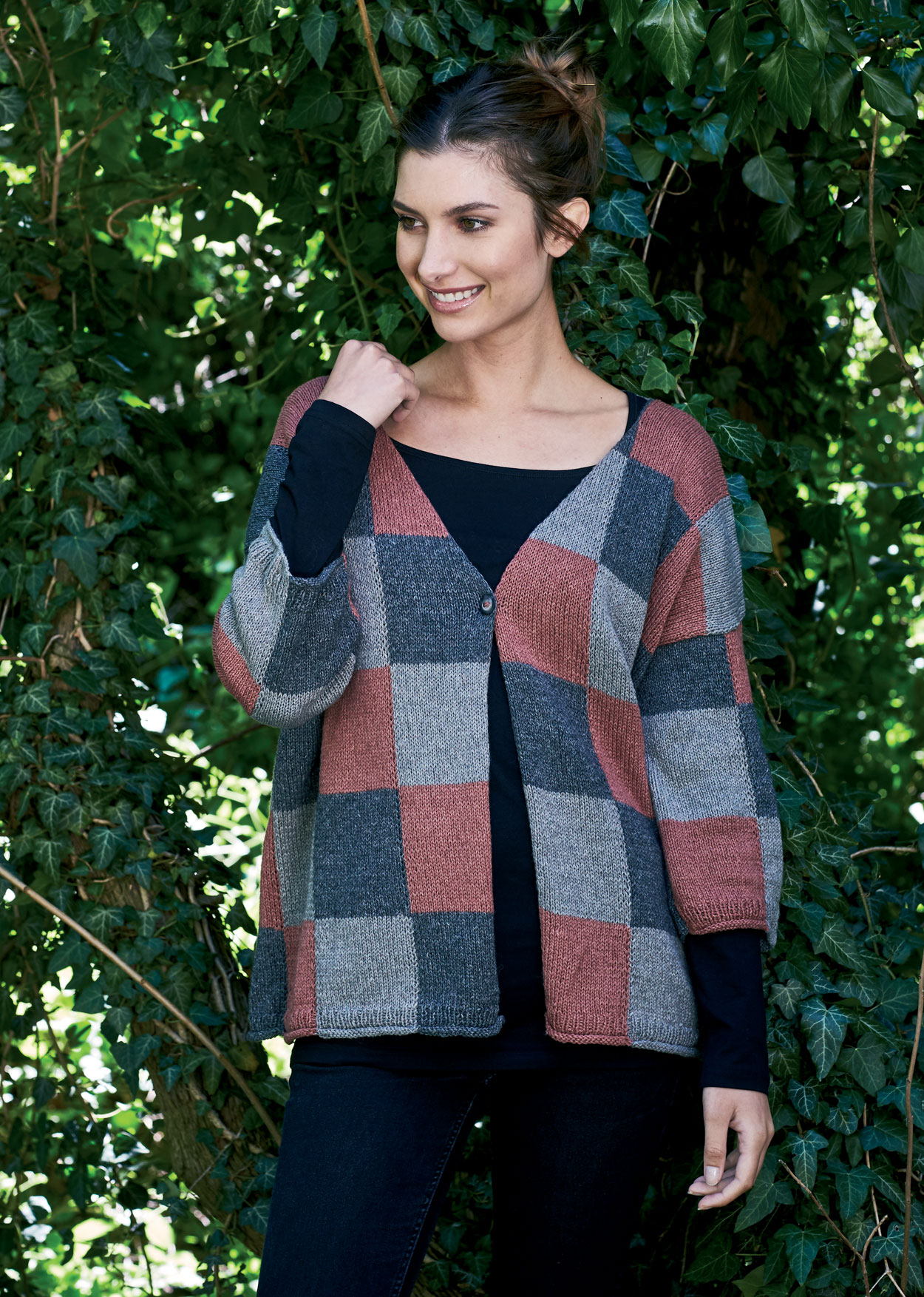893408 Bred cardigan med fält