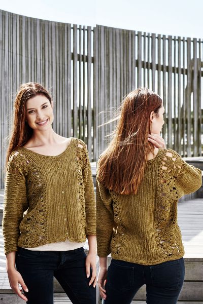 893409 Virkad cardigan med blomsterbårder