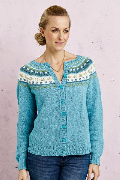 893420 Cardigan med mönstrat ok