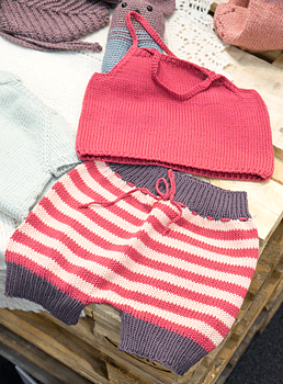 1578 Topp och randiga shorts 2-8 år
