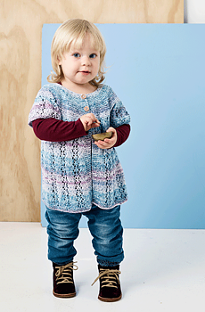 891326 Kortärmad flickkofta med runt ok i Maja 1-6 år