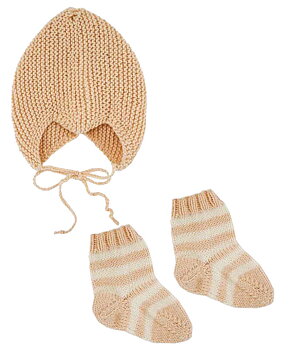 Babymössa och babysockor med fin häl  (Digitalt)