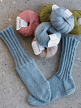 Hyggesockor med fläta i Nettle Sock Yarn