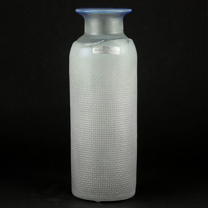 Bertil Vallien (Network 1978) White Bottle Vase wit Net Relief 21 cm