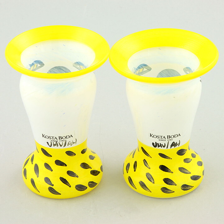 Ulrica Hydman Vallien (Somebody 1993) Two Colorful Bird Vases 9 cm