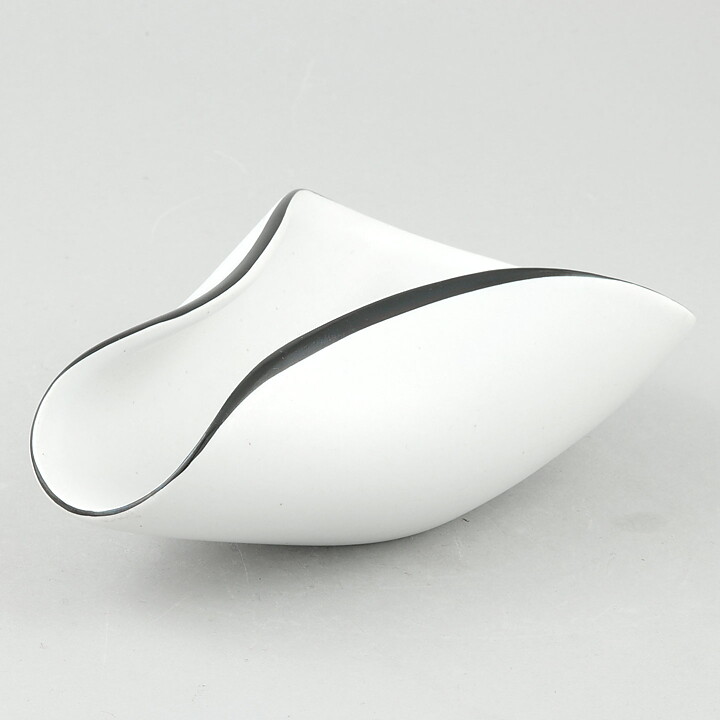 Stig Lindberg (Veckla 1950) White Sculptural Bowl with Black Border 15 cm