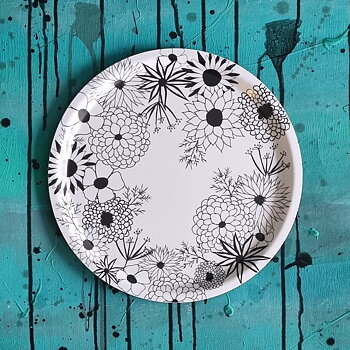 bricka FLOWER POWER sv-vit 31 cm