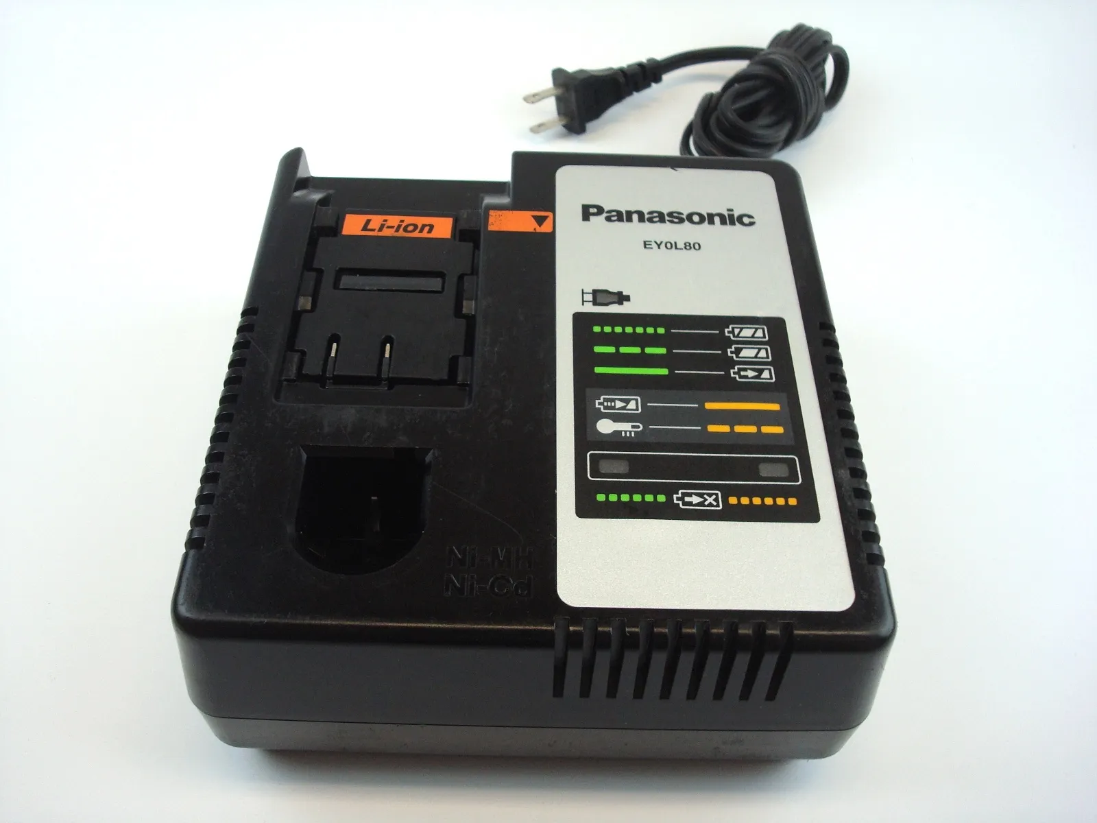 Panasonic Laddare EYOL80 14,4-28,8v Li-ion + Ni-Mh 