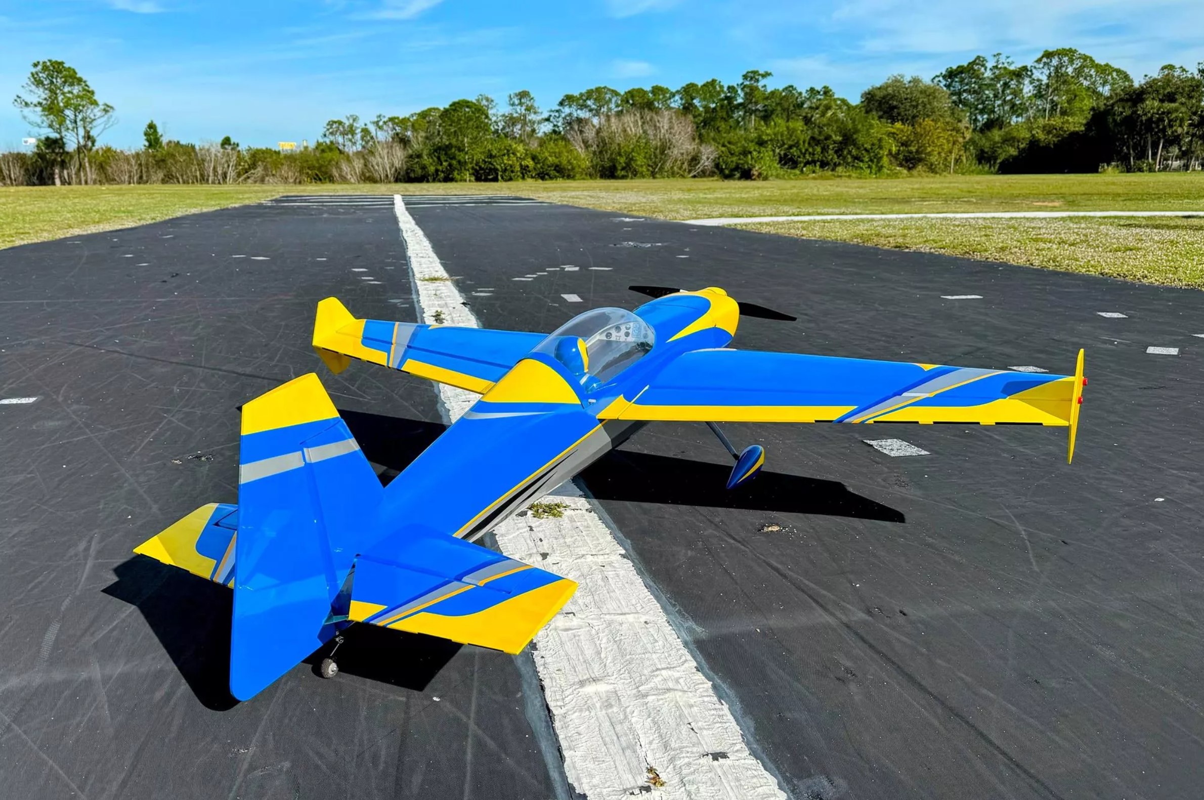 ExtremeFlight Edge 540 67 ARF Blue/Yellow