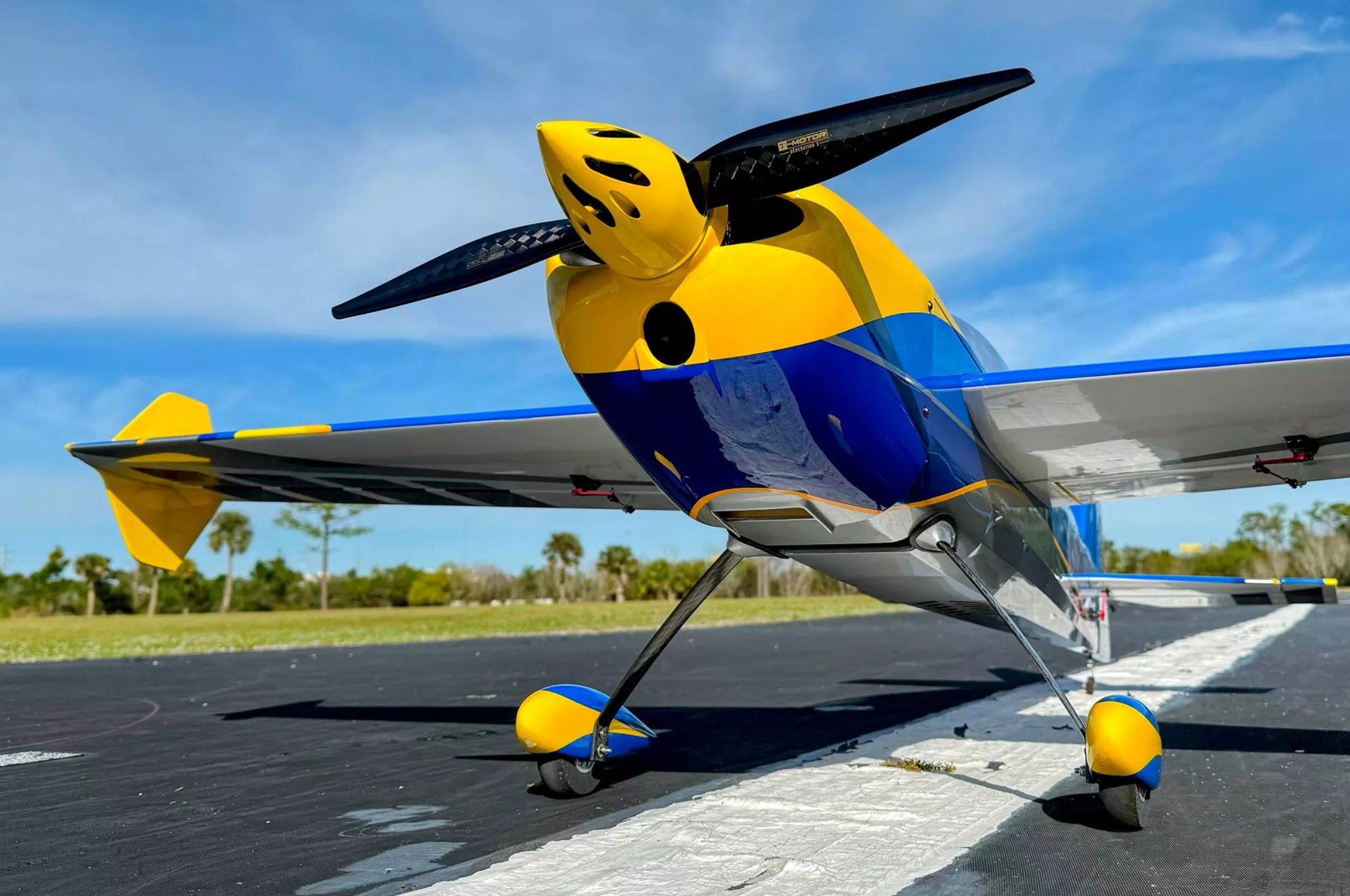 ExtremeFlight Edge 540 67 ARF Blue/Yellow - 4