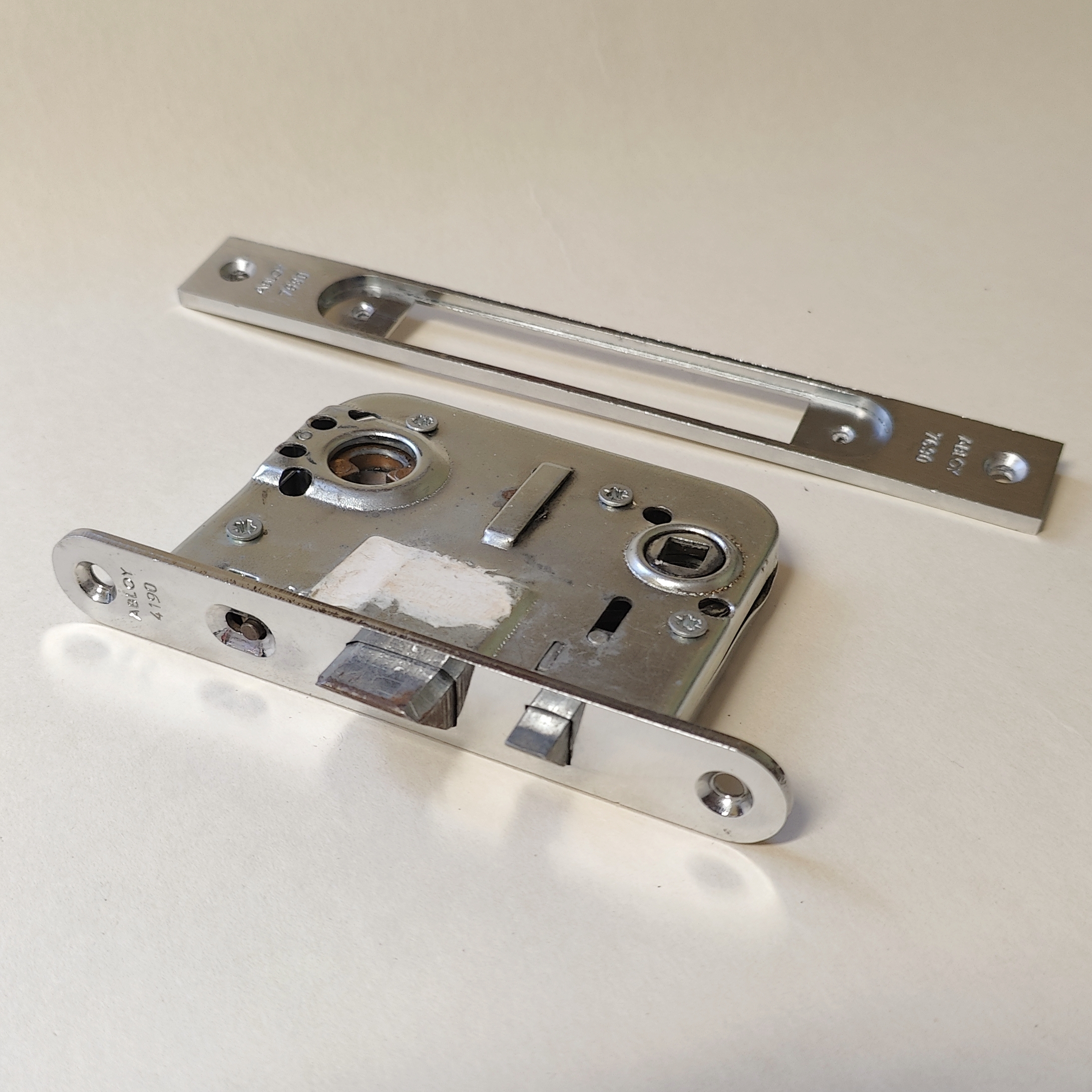 Låskista Abloy 4190 höger med slutbleck 7690