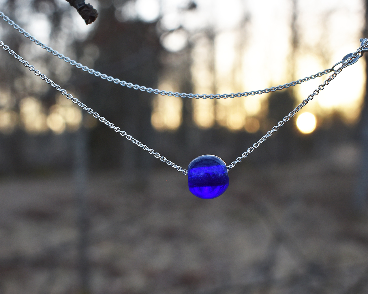 ÄLVANÄS MIDNATT - halsband i mörkblått