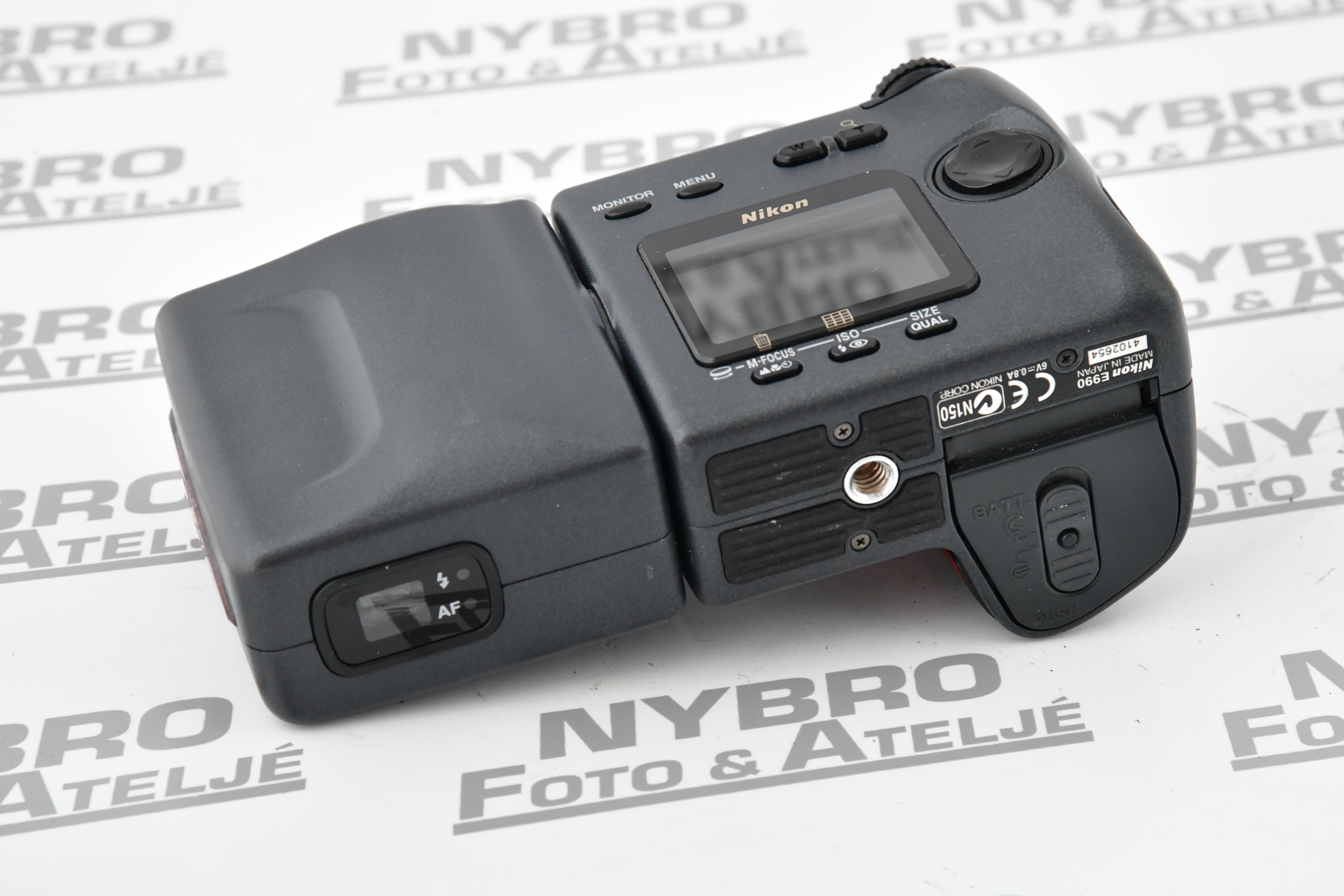 Nikon Coolpix 990 - 4
