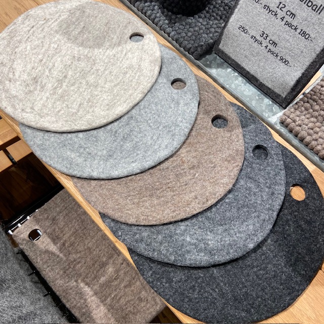WOOLround™ 33 - Sittunderlägg / Underlägg  / Coaster i alla nyanser i 4-pack