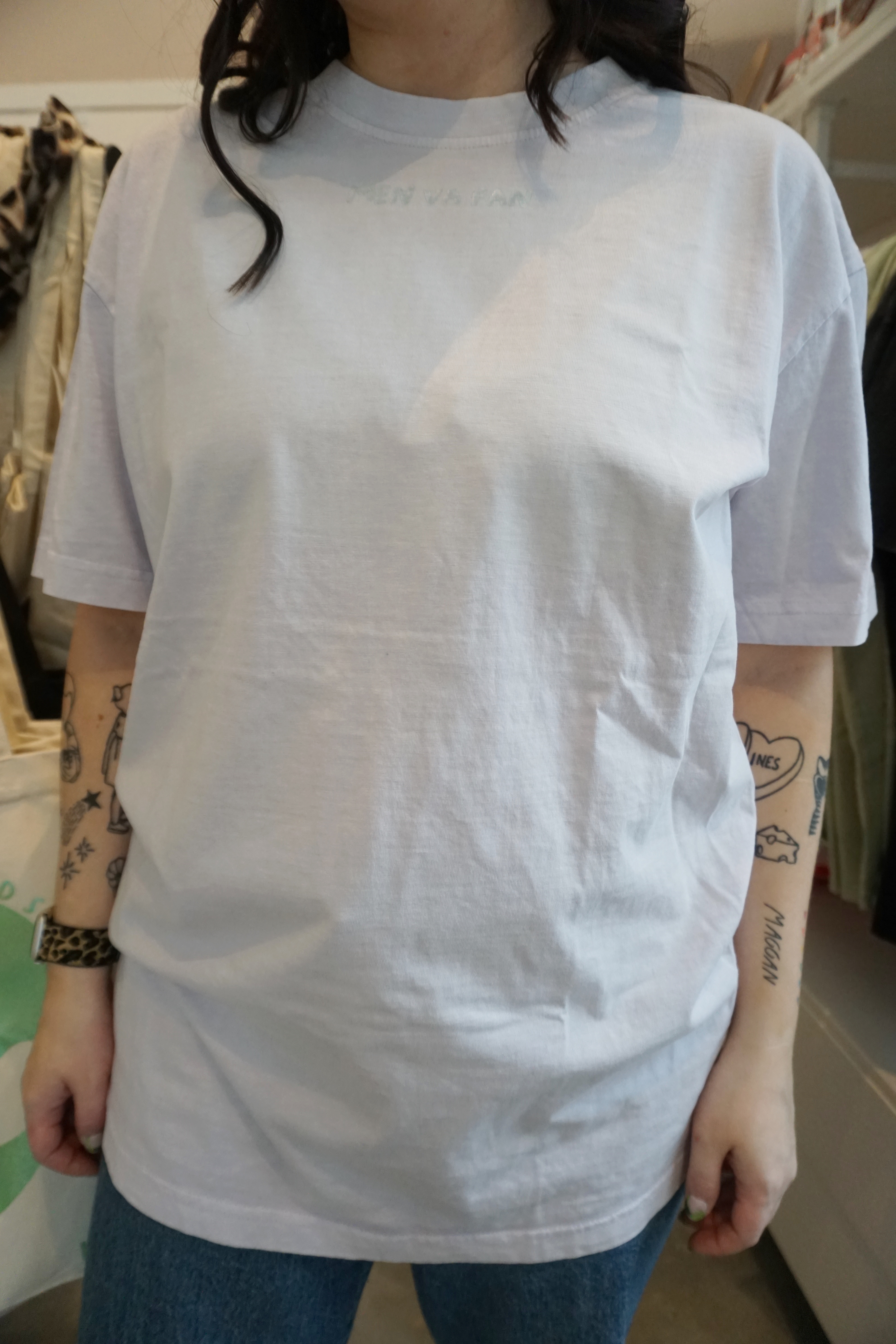 Oversized boyfriend tshirt "men va fan" ljuslila - 4