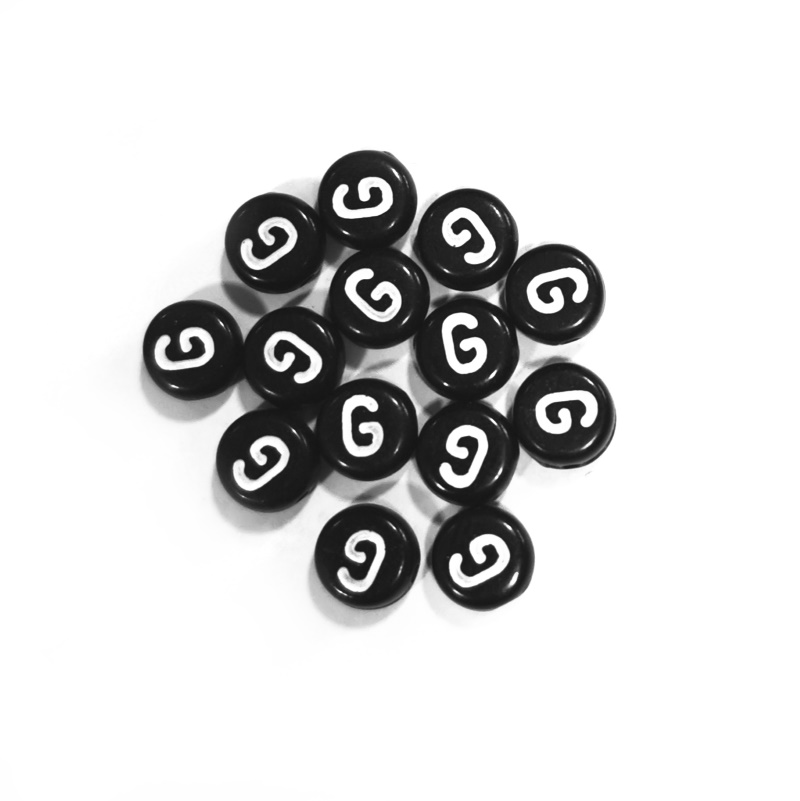 Bokstavspärla 7 mm svart välj bokstav 50 st - 8