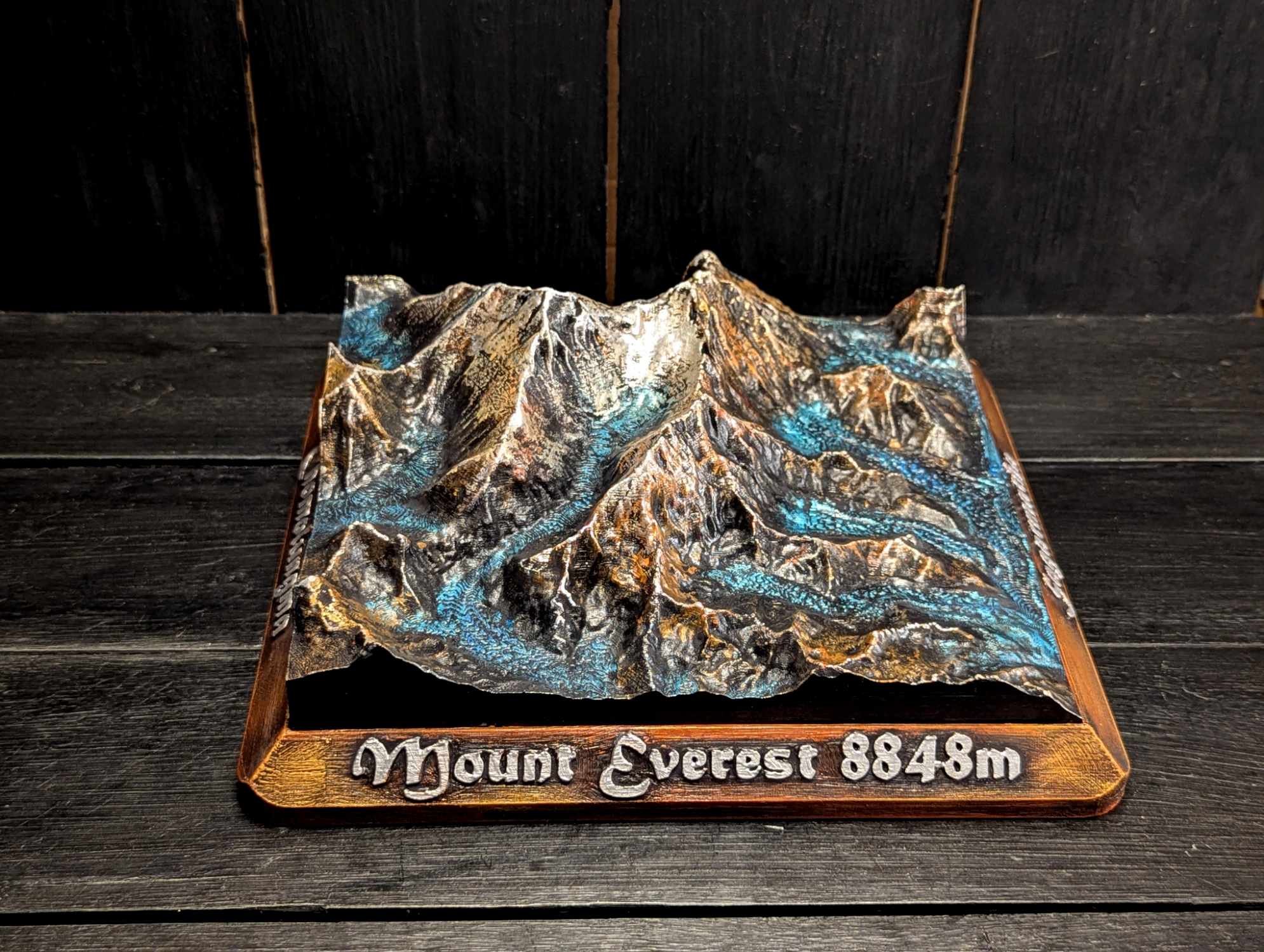 Handmålad 3D modell av Mount Everest  [L]
