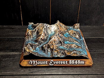 Handmålad 3D modell av Mount Everest  [L]