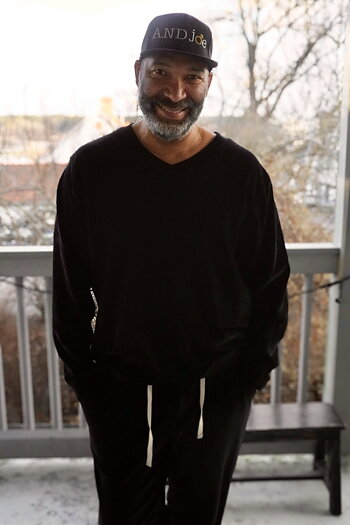 JOSEPH VELVET SWEATSHIRT JUST BLACK