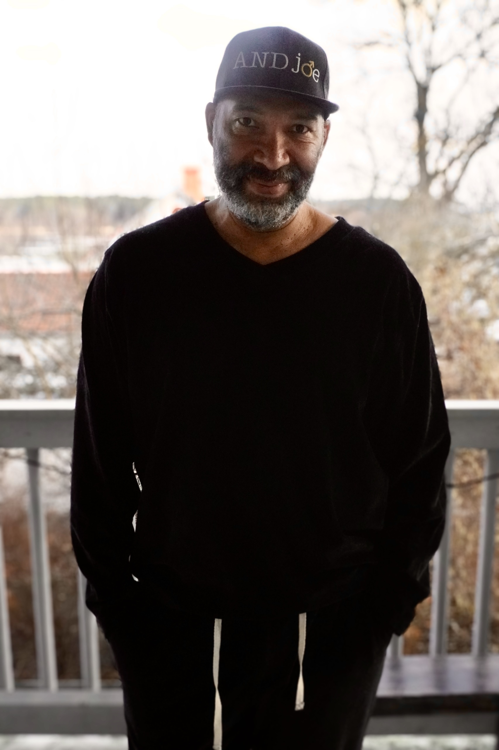 JOSEPH VELVET SWEATSHIRT JUST BLACK 
