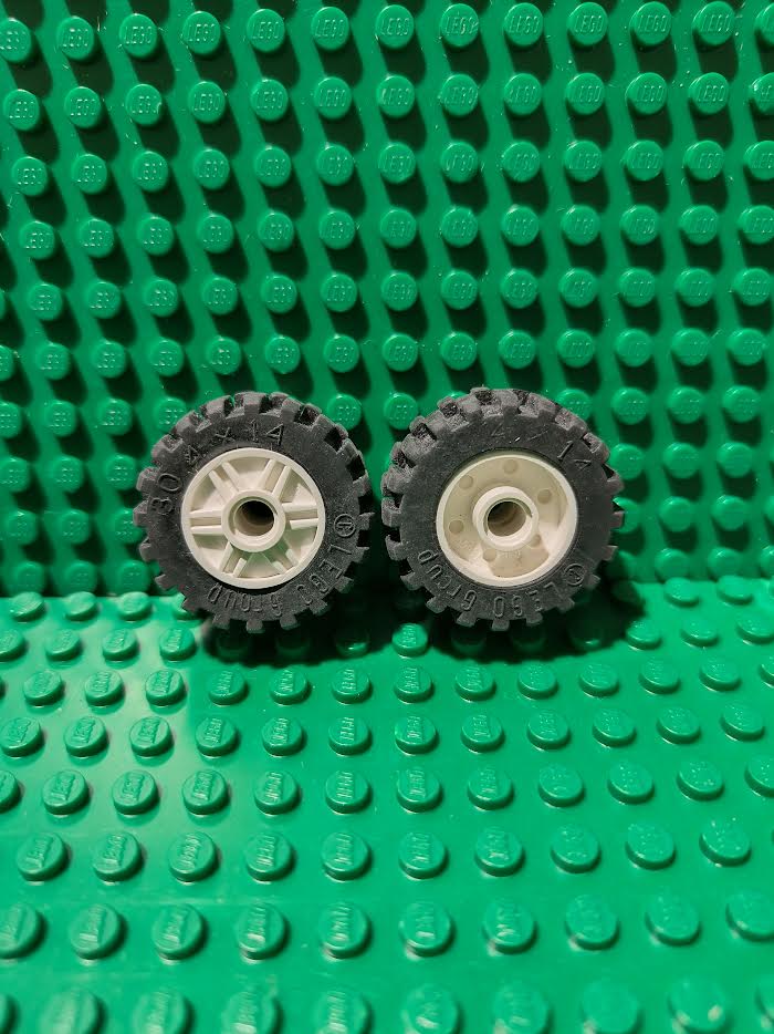 LEGO 55981 Tires with 30391 rims set 4pcs (begagnade)