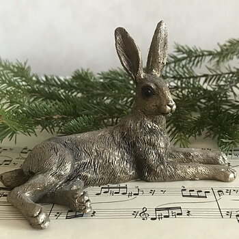 LIGGANDE GYLLENE HARE LITEN