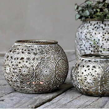 Ljuslykta stor spets ornament Antik shabby chic lantlig stil Gårdsromantik