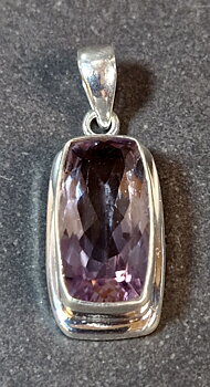 Silver hänge med fasetterad Ametist Cabochon