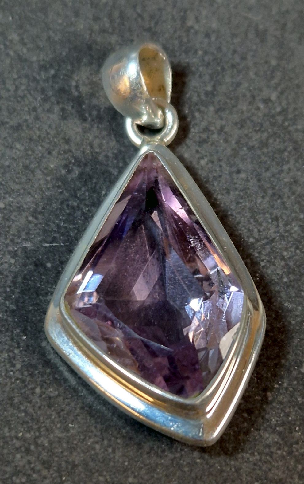 Silver hänge med fasetterad Ametist Cabochon