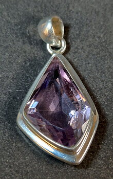 Silver hänge med fasetterad Ametist Cabochon