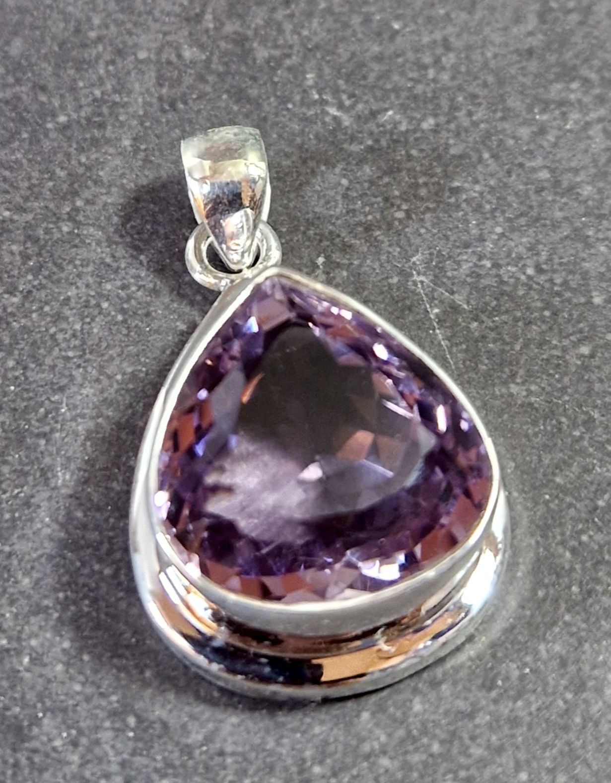 Silver hänge med fasetterad Ametist Cabochon,  AAA - 3