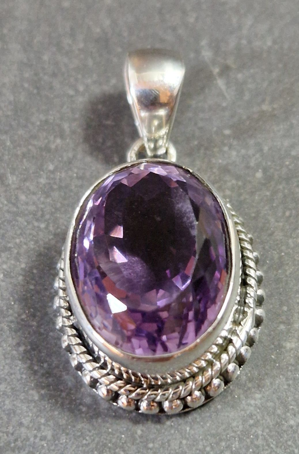 Silver hänge med fasetterad Ametist Cabochon,  AAA - 2