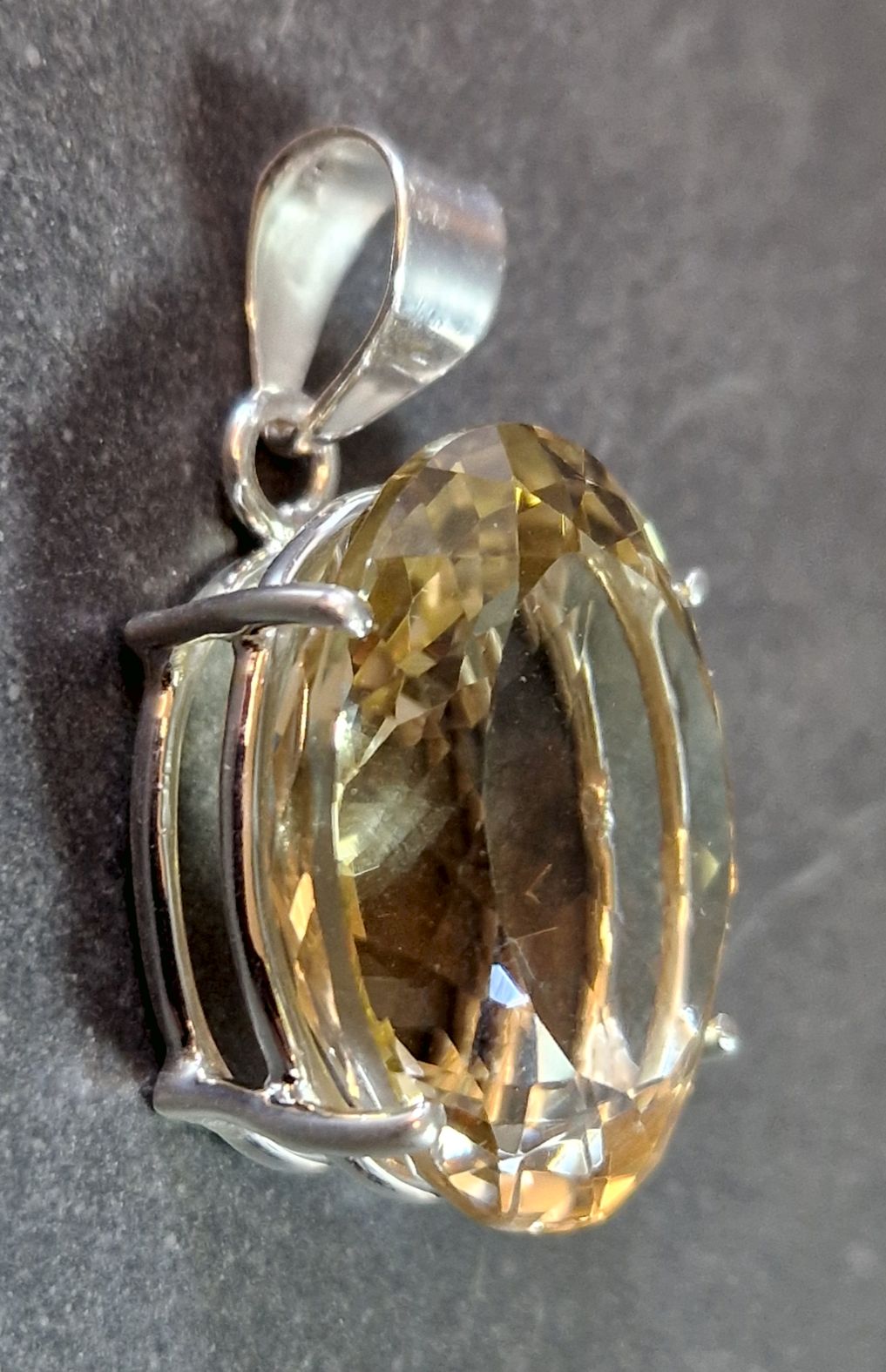 Silver hänge med fasetterad Citrin Cabochon